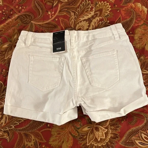 a.n.a White Stretch Denim Cuffed Shorts Size 6 - Picture 3 of 5